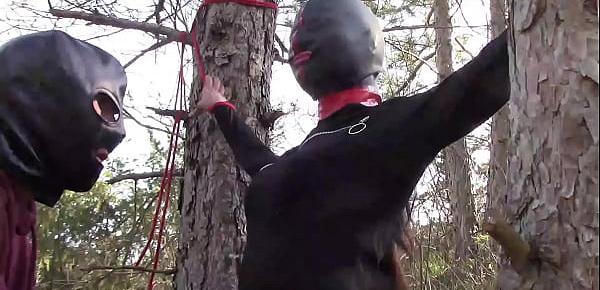 trendsOutdoor sex in the wood. Wearing sexy clothes and high heels, bound, throated and fucked